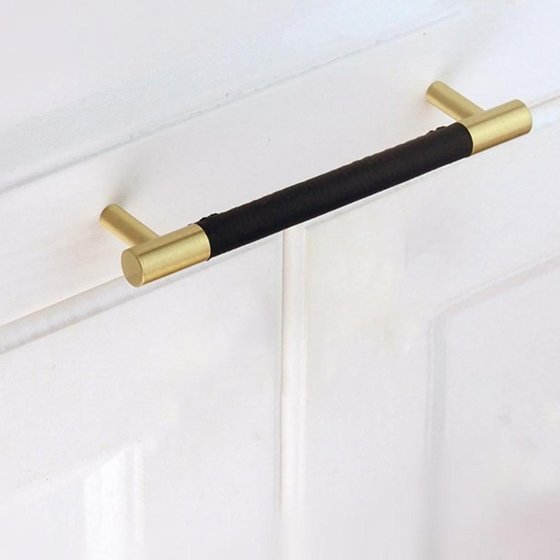 Sleek leather handle Handles 160mm / Black / Leather - M A N T A R A