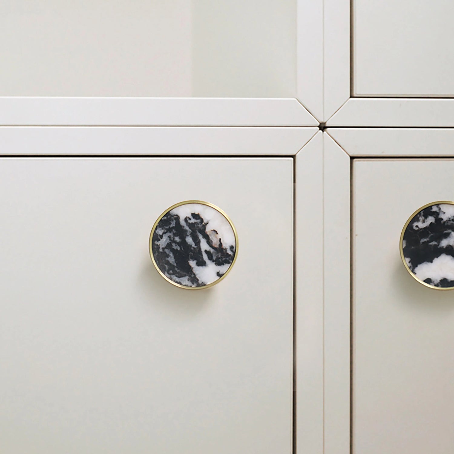 Carrara Knob | Cabinet | Drawer | Wardrobe | door knob| Kitchen door knobs | Brass | Natural stone |Mantara