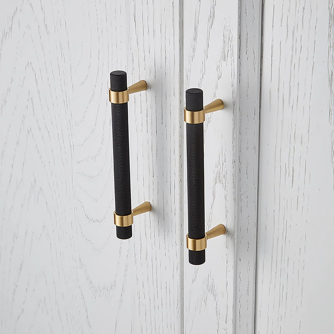 Cleo T Bar Handle/ Sliding door Handles/ Handles / Black / Brass - M A N T A R A